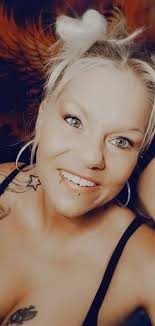 Here's a beautiful soul named Rasheda McDaniel, She's 42 from Kansas City,  MO and looking for someone to connect with. She's pretty bummed out because  they set her court date back 😞