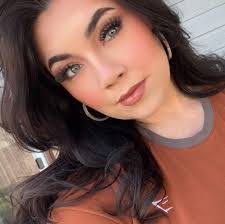 Bailey Hyatt's Instagram, Twitter & Facebook