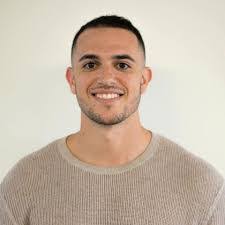 Daniel Snow's Instagram, Twitter & Facebook