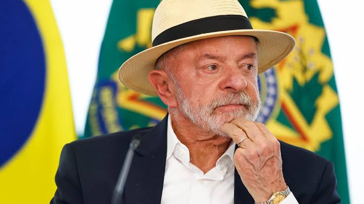 Entrevista de rua na Avenida Paulista sobre preços de alimentos e impostos no governo Lula