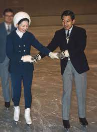 秘蔵写真公開 天皇陛下と美智子さま 今でも憧れる温かなご夫婦の絆 mi mollet news flash lifestyle mi mollet ミモレ 明日の私は もっと楽しい 美智子さま 日本のファッション 美智子