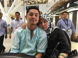 His full name with official title is duli yang amat mulia tunku ismail ibni sultan ibrahim, or in english t. 5 Eligible Bachelor Anak Kerabat Malaysia Paling Popular Di Instagram Lobak Merah