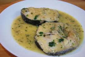 Vuelve a mover ligeramente la cazuela para que se mezcle perfectamente. Merluza En Salsa Verde Alegria En La Cocina Recetas