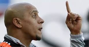 Roberto Carlos, İmza Gününde Taraftarlarla Buluştu