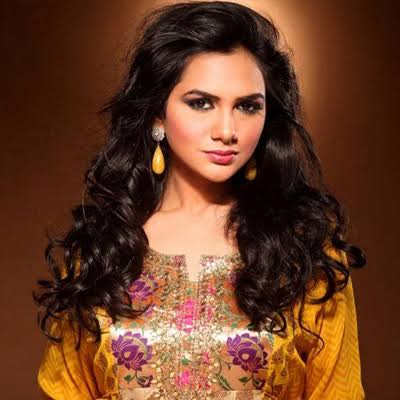 Akanksha Chamola Age, Husband, Family & Biography