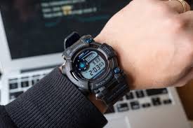 A new type of receiver antenna and make case make it possible to pack a that can pick up six time calibration signals around the globe into a configuration that is. A Week On The Wrist The Casio Master Of G G Shock Frogman Gwf D1000b Hodinkee
