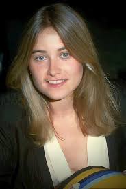 Maureen McCormick's Actual Size Will Make You Look Twice, Try Not To Drool,  Her video dropped in the comment🎬👇