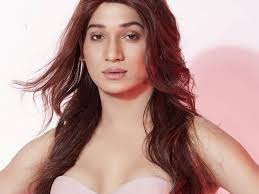 ट्रांस क्वीन एम्बेसडर नव्या सिंह ने पूछा, आज भी काम क्यों नहीं मिलता ट्रांस  कम्युनिटी को?