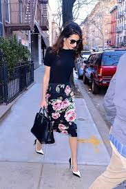 Chihuahua sniffing dog bowl in front of. 33 Office Appropriate Women Outfits With Floral Prints Styleoholic