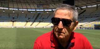 Conhecido pela irreverência, ele marcou o futebol brasileiro com bordões como cruel, muito cruel e apelidos de jogadores. Towh4ysxtezwsm