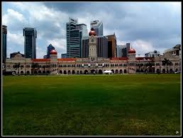 Dataran merdeka dahulunya dikenali sebagai padang kelab selangor terletak dipusat pentadbiran lama kuala lumpur. Kuala Lumpur Merdeka Square Oder Dataran Merdeka Also Der Platz Selbstverstandlich Mitten Im Herzen Der Stadt Gelegen Unter Britischer Staedte Fotos De