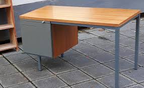 Schreibtisch 60er / 70er jahre: Kleiner Schreibtisch 60er Schreibtische 60er Wohnstudio Weingart