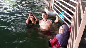 Ini menjadikannya sebagai tempat menarik di kluang waktu malam. Menarik Di Rembau Kolam Marine Arm Kendong Youtube