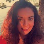 Amanda Weihe's Instagram, Twitter & Facebook