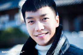 Lee seung gi y yoon bo ra ya se conocian hicieron una colaboracion juntos en un concierto de él y dijo que era fan de sistar. The Seoul Story On Twitter Lee Seung Gi Enjoying A Morning Coffee In Latest Photos Taken By Dispatch His Upcoming Drama A Korean Odyssey Will Start Airing On December 23 Https T Co Sxj0ijcgsu
