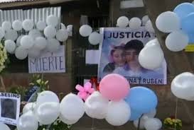 Dentro se encuentra un la imagén del cristo de la preciosísima sangre, obra de nicolas de bussy. Dynshcwzywaagm