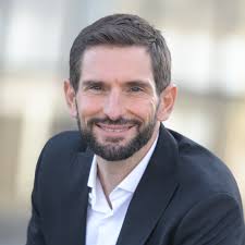 Learn about the Mentors helping entrepreneurs in our program