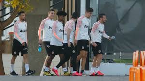 El lateral diestro llegó procedente de roma las diez de la mañana y se dirigió a una clínica. Valencia Cf Florenzi And Piccini Are Already Registered By Valencia For The Champions League Spain S News