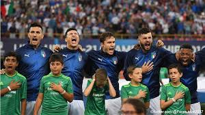 Resultaten voetbal, volledig programma en uitgebreide en gedetailleerde informatie van competitie wedstrijden in italien. Opvallend Italiaanse Beloften Zingen Volkslied Luid Mee Te Luid Opvallend Sporza