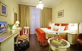 The pushka inn boasts central location close to the palace square, only 5 minutes from nevsky prospect, next door to the famous pushkin memorial museum. Pushka Inn Hotel Tsentralny District St Petersburg Pushka Inn Hotel Tsentralny District St Petersburg ×'×¡× ×˜ ×¤×˜×¨×¡×'×•×¨×' ×œ×ž×˜×™×™×œ
