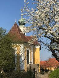 Sie haben die auswahl zwischen zwei gerichten. Ev Luth Kirchenbezirke Dresden Erste Etappe Des Neuen Pilgerwegs Der Versohnung In Dresden Eroffnet Am 9 Mai In Hosterwitz