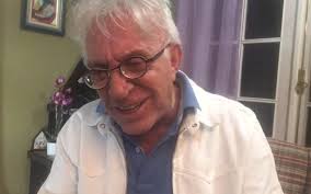 Moacyr de oliveira franco (ituiutaba, 5 de outubro de 1936) é um ator, cantor, compositor e turbilhão moacyr franco a nossa vida é um carnaval a gente brinca escondendo a dor e a fantasia. Aos 84 Anos Moacyr Franco Planeja Serie Para Servico De Streaming Noticias Da Tv