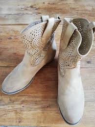 Les bottes ego 7 aries sont des bottes d'équitation hautes en cuir pleine fleur avec embout surpiqué, fermeture à glissière au dos et. Bottines D Ete Vinted