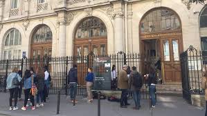 Pour les familles en recherche de solutions d'hébergement mais soucieuses du bon développement de leurs enfants, l'internat sainte marie représente un cadre idéal, à la fois protégé et offrant une équipe. Un Eleve De Prepa S Est Pendu Dans L Internat Du Lycee Janson De Sailly A Paris Le Figaro Etudiant