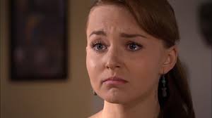 Elisa busca a Gael y le confiesa que se entregó a Damián, provocando su  furia; sin embargo, Paloma intenta consolarla y le asegura que no debe  sentirse culpable. Lo mejor de #AbismoDePasión, solo ...