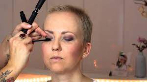 Da es nur schwer zu verhindern ist, dass einzelne wimpern ausfallen stellt sich diese frage. Make Up Nach Chemotherapie Und Bestrahlung Youtube