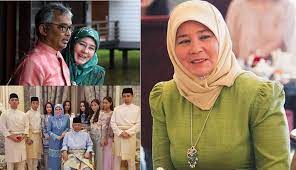 Tunku kamariah aminah maimunah iskandariah, the tengku puan laksamana of selangor tengku sulaiman shah, the tengku laksamana of selangor. Anggun Dengan Sifat Keibuan Ini 10 Fakta Menarik Tentang Tunku Azizah Aminah Maimunah Iskandariah Glam Malaysia
