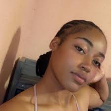 Kiana Banks's Instagram, Twitter & Facebook