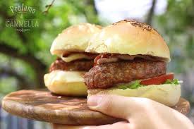 Prima di preparare un hamburger, dobbiamo preparare la base: Come Fare Un Hamburger Ricetta