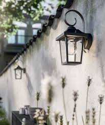 Philips Mygarden Buzzard Die Wandleuchte Wird Mit Ihrem Retro Design Zum Echten Hingucker In Ihrem Aussenbereich D Wall Lights Outdoor Wall Lamps Retro Design