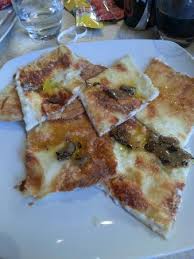Si prepara in poco tempo e piace praticamente a tutti. Focaccia Di Recco Con Tartufo Picture Of Pizzeria Ristorante Del Ponte Genoa Tripadvisor