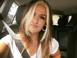 Melbourne!! Come see me n my new hair playin at The Drunken Poet tonight  from 8-8.45! A wee acoustic set for ya x