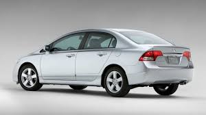 Here are 25 cars guaranteed to last you over 250,000 miles with regular care and routine maintenance, letting you live that sweet car payment free life for many years. See 2011 Honda Civic Hit 500 000 Miles Without Any Major Repairs