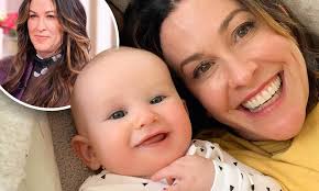 They secretly married in 2008, but, their marriage lasted only two years. Alanis Morissette 45 Reveals She S Going Through Early Stages Of Menopause While Breastfeeding Daily Mail Online