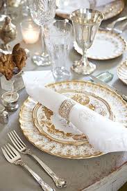 Gold And White Table Setting Christmas Table Settings Beautiful Table Settings Christmas Table
