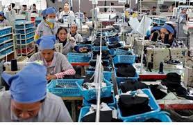 Pt adf merupakan pabrik yang memproduksi sepatu, salah satunya nike. Imbas Covid 19 Pabrik Sepatu Nike Adidas Phk Massal 5 000 Karyawan Berita Patroli