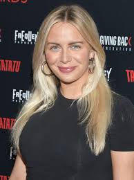 Raquel Stevens's Instagram, Twitter & Facebook