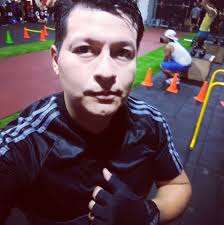 Disculpen cuál es el prompt que ocupan para mejorar la calidad de una foto,  es que no me sale. Solo me repite el mismo resultado. Es para esta.