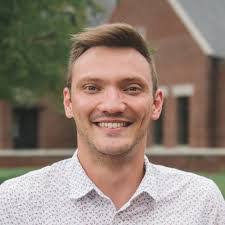 Alisha Damron's Instagram, Twitter & Facebook