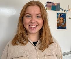 Iona Grant's Instagram, Twitter & Facebook