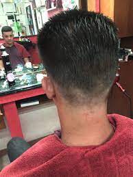 Il taglio di capelli taper dissolvenza è uno degli stili più iconici e alla moda. Gallery Reinaparrucchieri