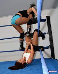 Ivelisse about to suffer Su Yung's crotch stomp : r/WrestlingGirlsLowBlow