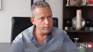 Schobert norbi két ismerőse is meghalt a koronavírus miatt. Schobert Norbi Nem Banja Hogy 14 Eves Lanya Bikiniben Mutatja Meg Magat 24 Hu