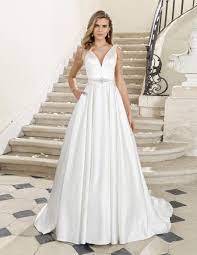 Die ersten ladybird brautkleider 2017 sind ausgepackt und hängen frisch aufgebügelt für euch mein kleid ist bestellt und ich freue mich auf den folgetermin auch wenn der noch weit in der ich habe hier mein brautkleid gekauft. Aktuelle Brautmoden Kollektion Von Ladybird Mein Hochzeits Ratgeber