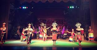 Be careful not to slipped down. Tatknows Sarawak Cultural Village
