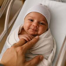 Married for 10 years, and this is our first child. Maybe no one will say  it, but we want to share this joy anyway. 🥳